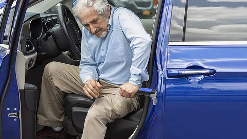 Daugiafunkcinė pagalbinė rankena lengvam išlipimui iš automobilio